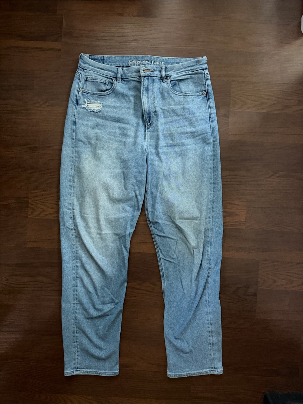 American Eagle Light Wash Curvy Mom Jean